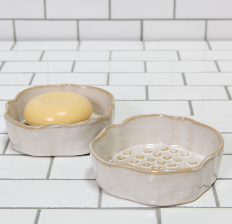Curvy Ceramic Soap Dish, Fancy White