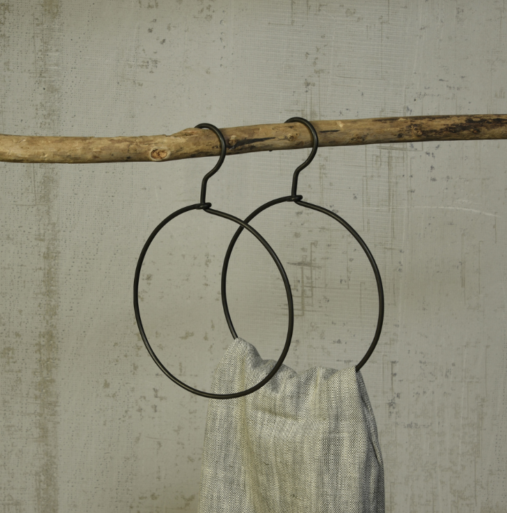 Black Round Iron Hanger